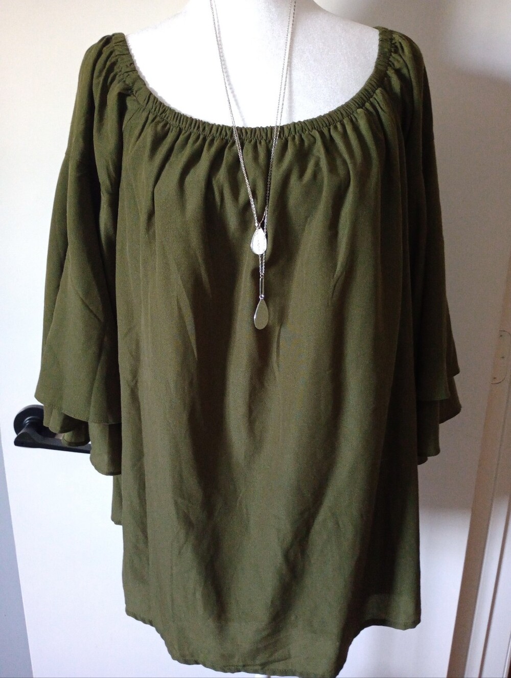 Olive Green Women's On or Off Shoulder Peasant Top w/ Crochet Details Sz Medium